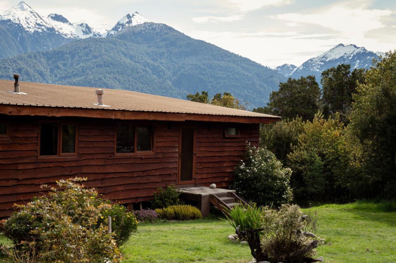 Las Bandurrias Eco Hostal Cochamo Exterior photo